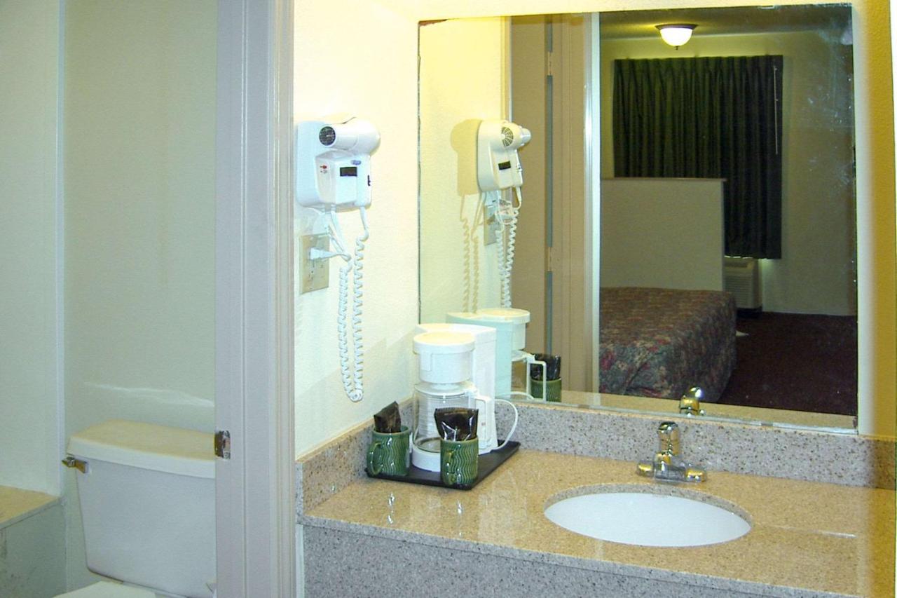 Travelers Inn & Suites Sumter Luaran gambar